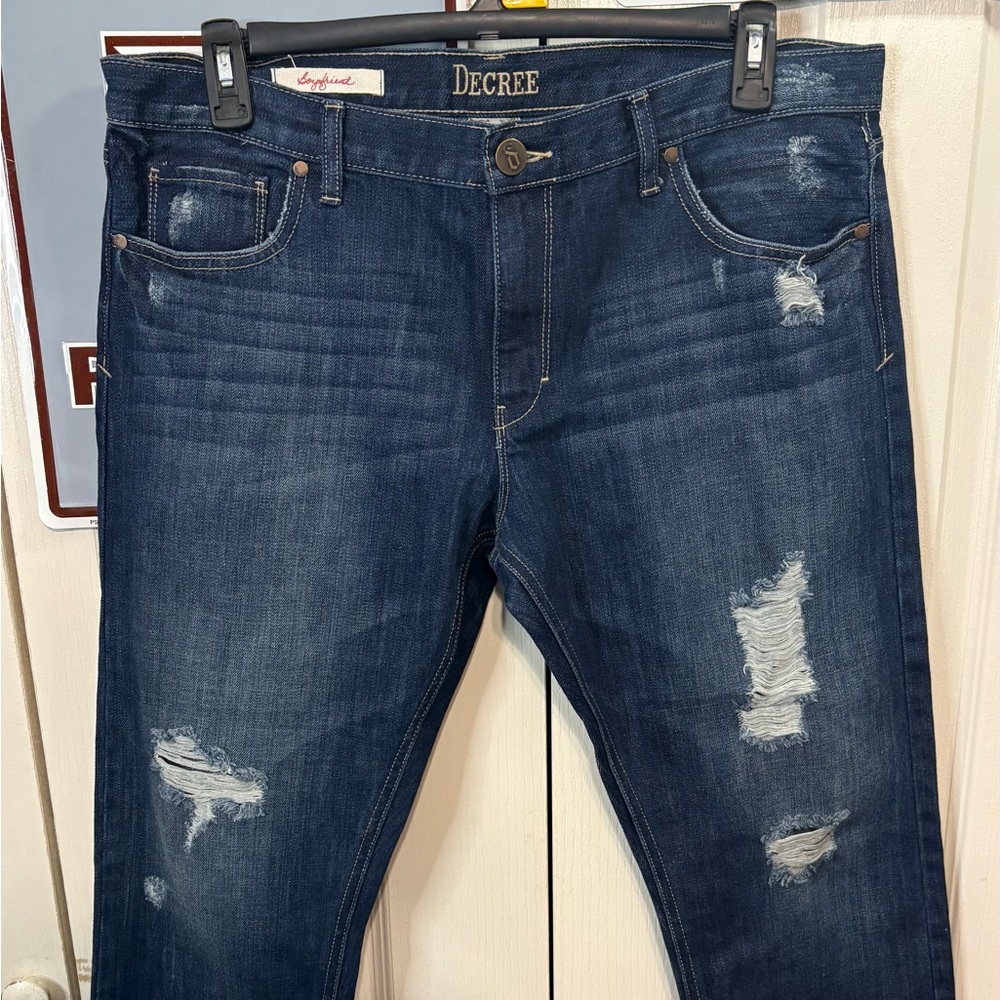 Decree Women’s Boyfriend Distressed Capris